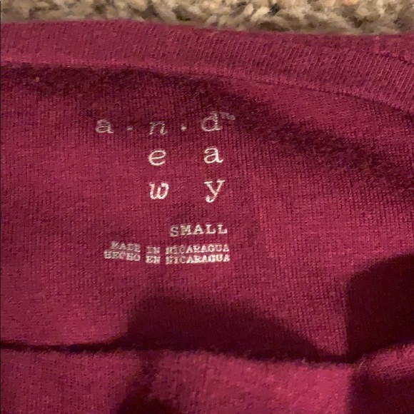 Red long sleeve - Picture 2 of 2